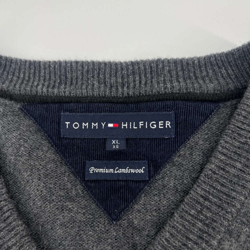 Tommy Hilfiger Mens XL Gray 100% Premium Lambswool V-Neck Sweater Charcoal‎ Knit